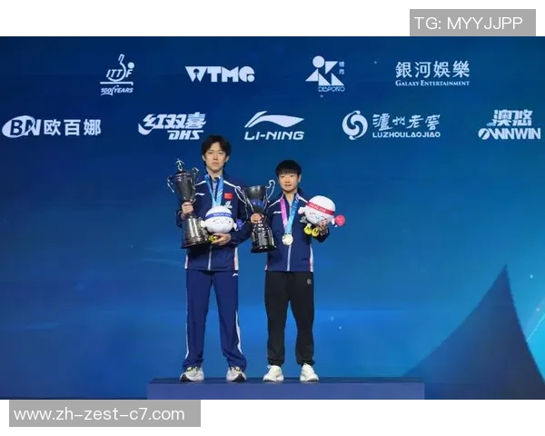 普天同庆！梁靖崑儿子在校园乒乓球竞赛中得冠军，他亲身去校园颁奖